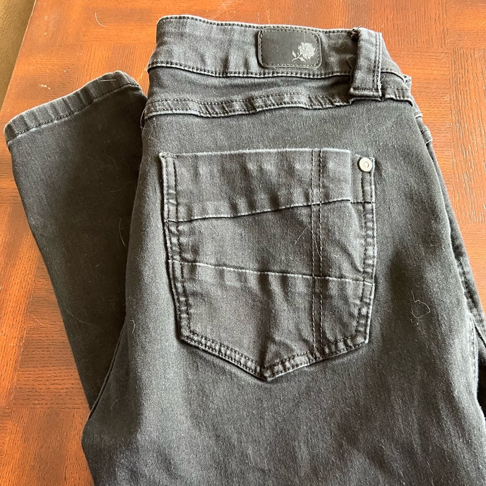 Dark black skinny denim w/ stretch! Size 11/12